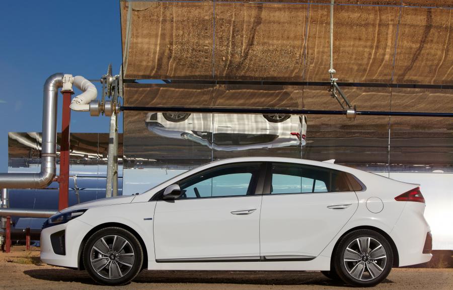  Hyundai IONIQ hybrid (AE) 2016 года  (WW) (фото 28 из 38)